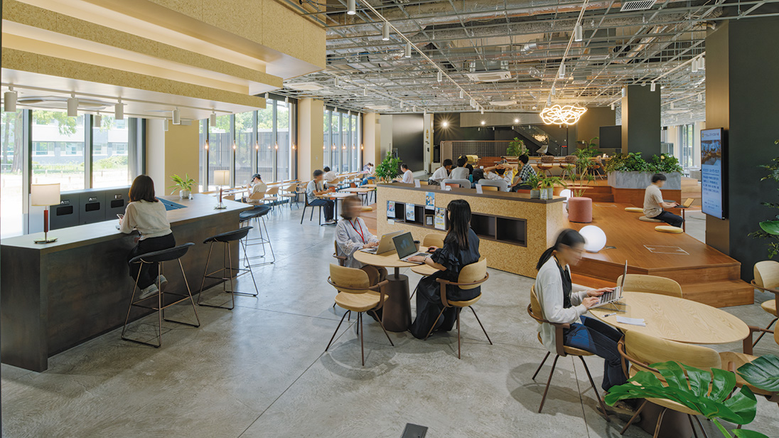 カフェエリア「堀場信吉スクエア」