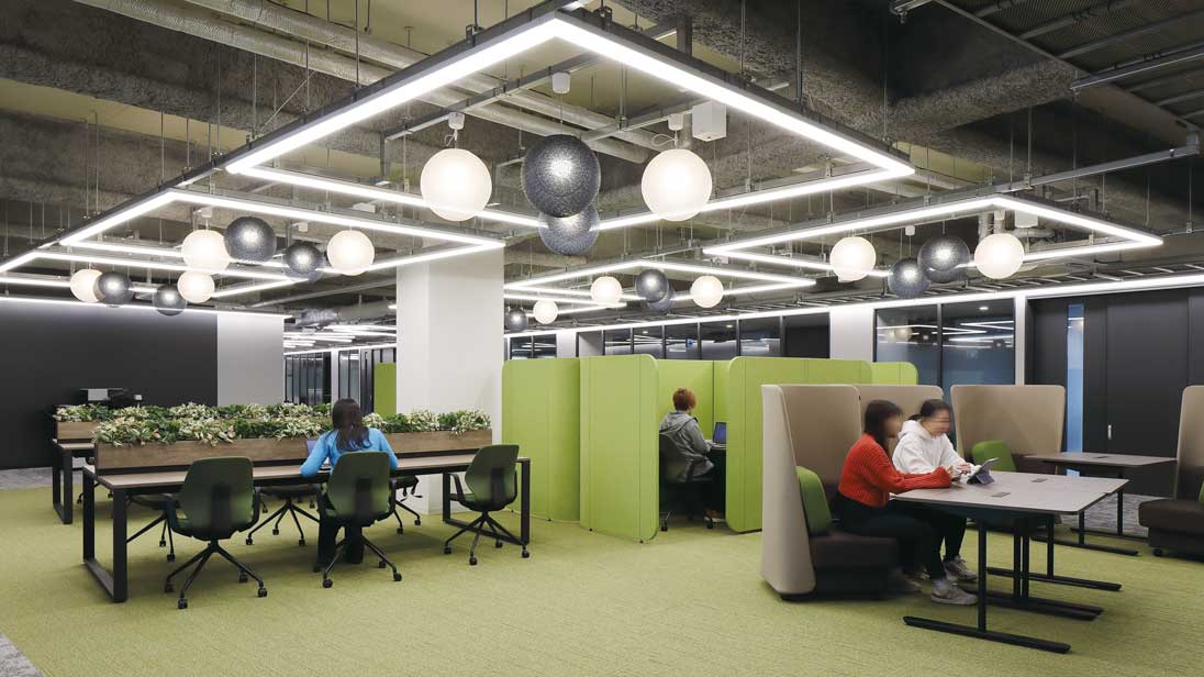"Study BASE" is a space designed for individual study and small-group interaction.