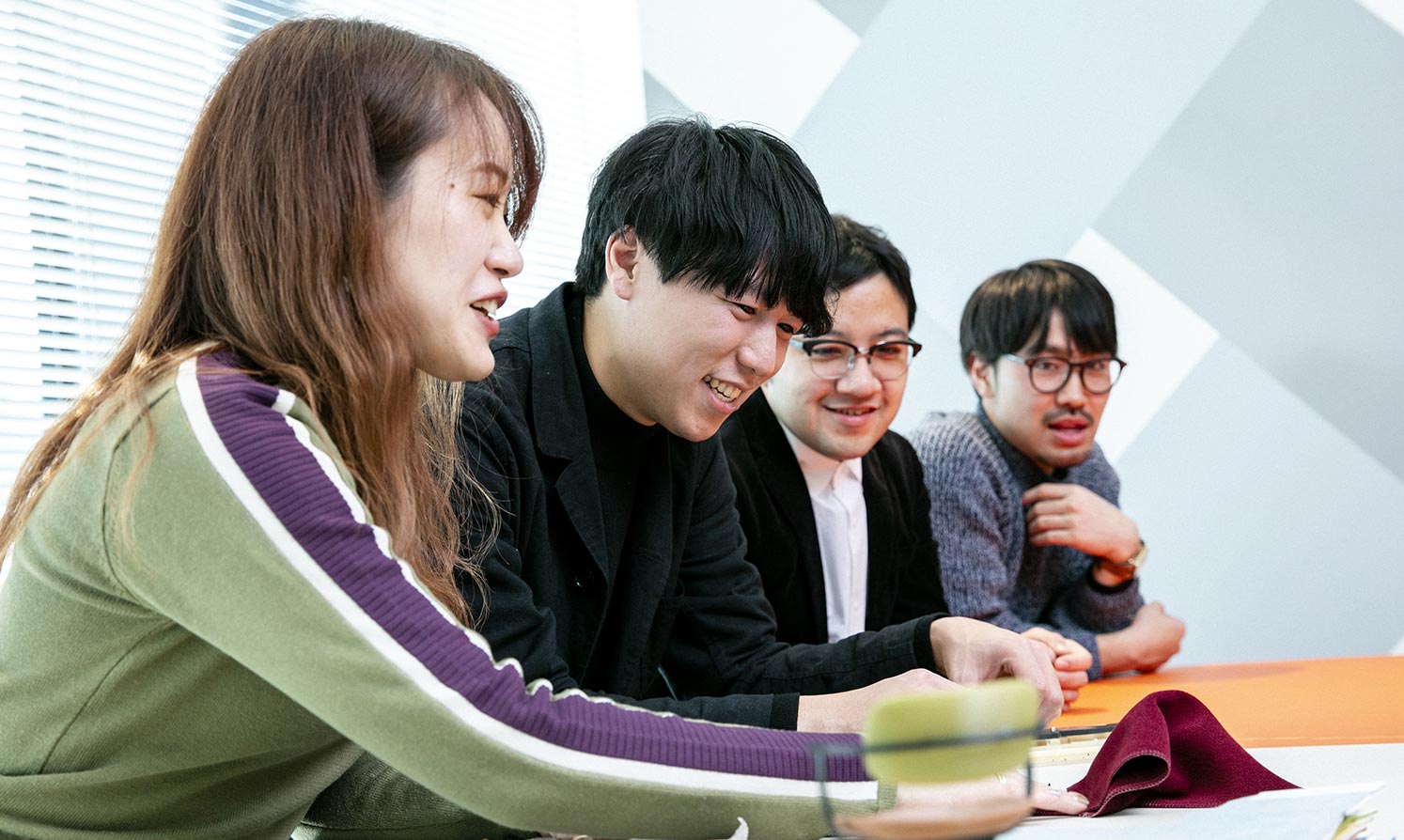 家具は「価値」や「空間」を提供するという顧客視点の成熟を指摘し、「オシャレ！」「今っぽい！」と魅力的に伝えるCMFの重要な役割について語る。