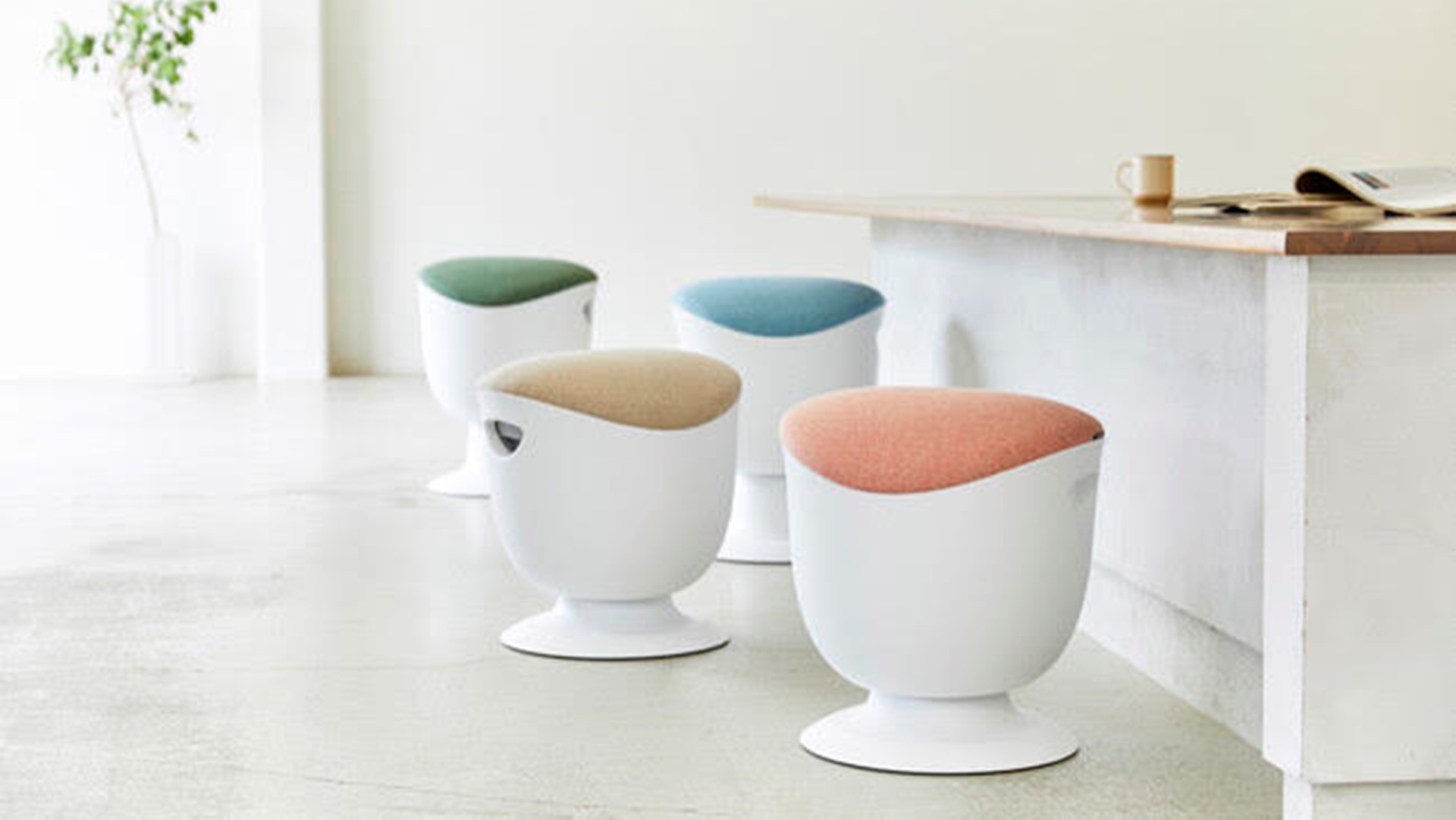 タマゴの形をした可愛いフォルムで人気のEGGNOG（エッグノッグスツール