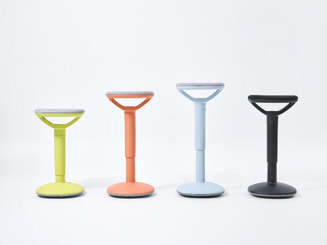 立ち座りしやすく、ゆらゆらできる遊びゴコロのあるスツールpicco