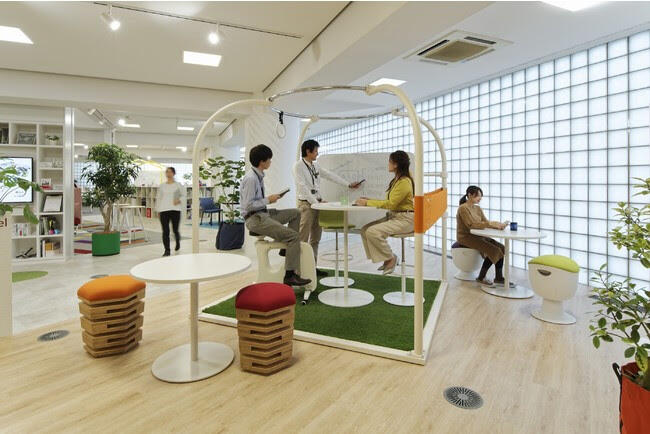 [Recharge space] You can take a break from work and refresh your mood by talking with colleagues or moving your body.