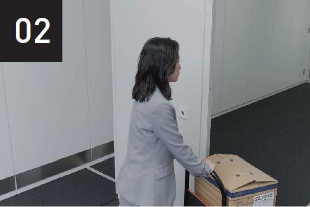 1人で台車を押しながらでも簡単にオープン 1人で台車を押しながらでも簡単にオープン