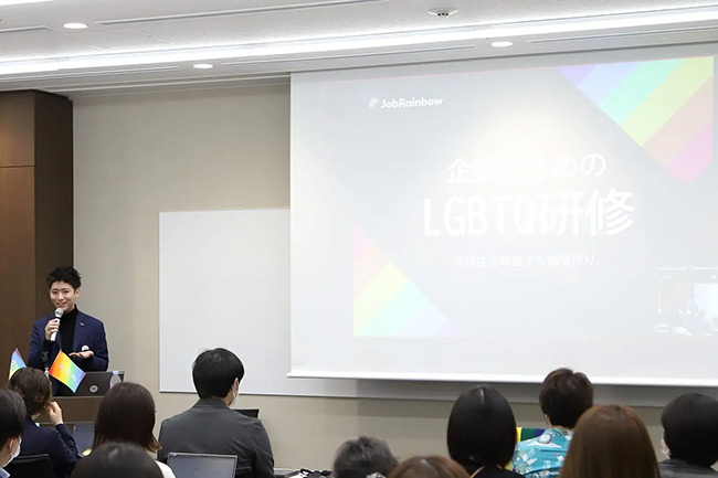 全社員向けLGBTQ研修の様子 全社員向けLGBTQ研修の様子