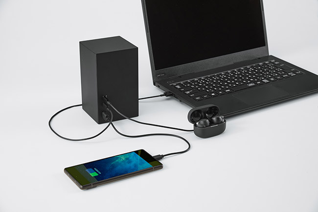 Can charge multiple devices at the same time, including laptops, tablets, and smartphones