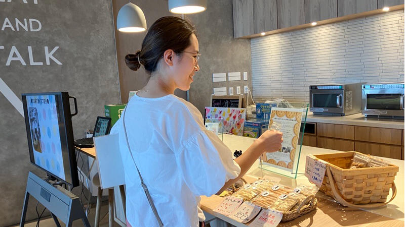 焼き菓子販売の様子