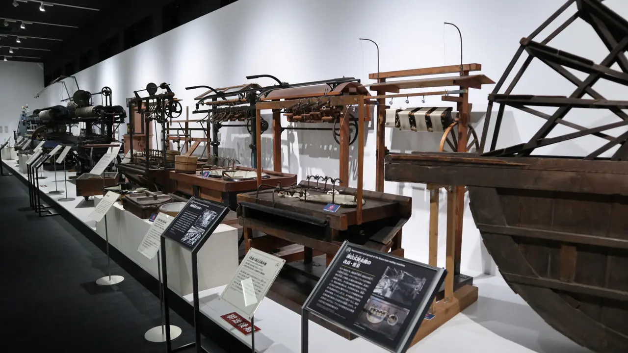 繰糸機械の展示