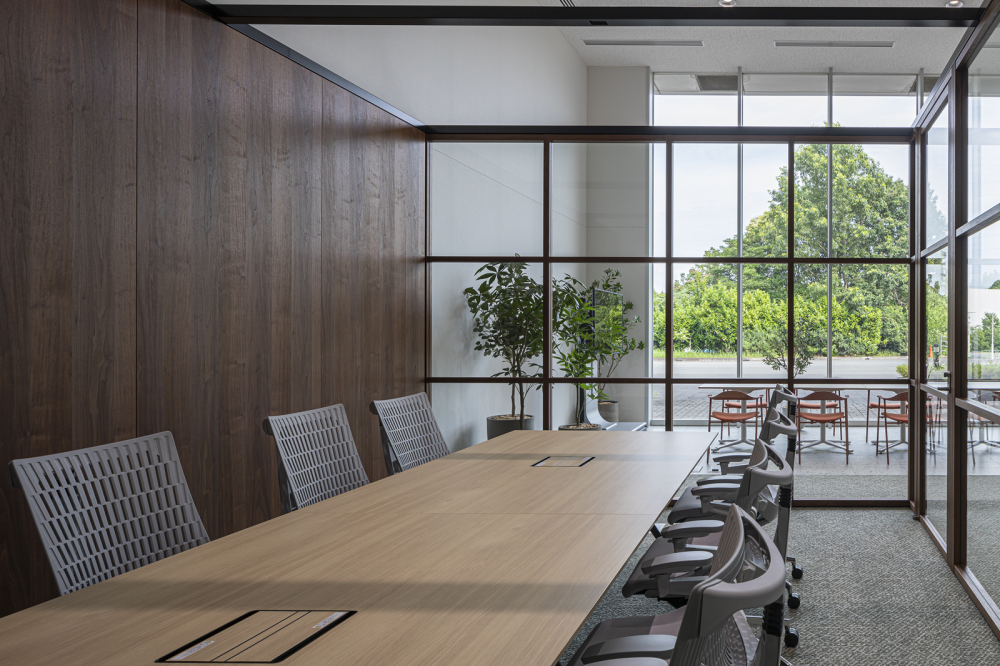 A conference room with calm walls and partitions
